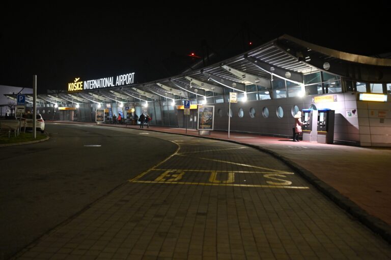 rekonstrukcia osvetlenia na letisku kosice 03 - 2